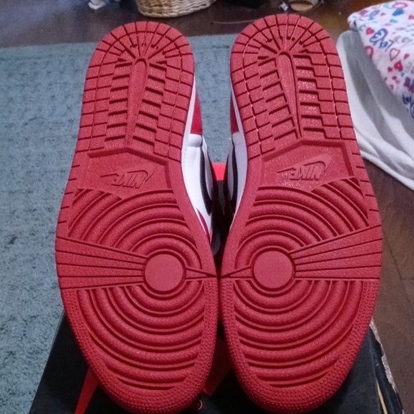 Retro Jordan 1 Chicago main image 7